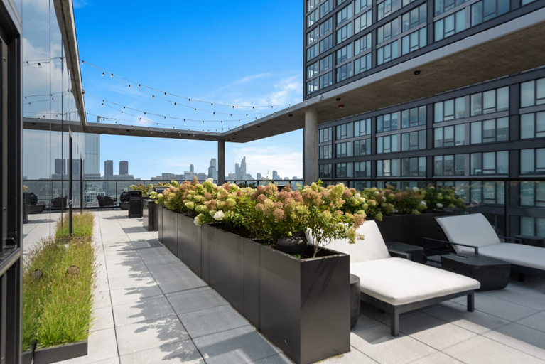 Exterior, West Loop High-end 2BR Walkable City Views, Cook