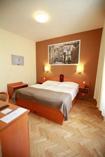 Bedroom 3, Hotel Merkur, Praha 7