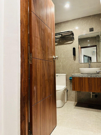 Bathroom 2, Jay Siyaram palace, Varanasi
