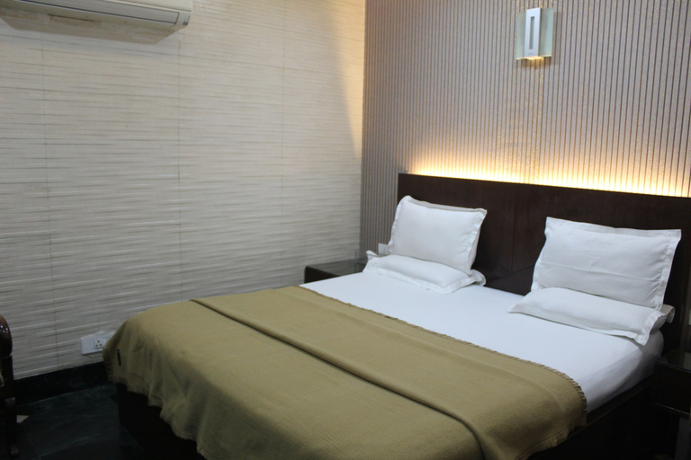 Room 3, Flourish Inn Saket opposite Max Hospital, Delhi