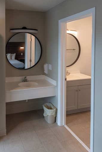 Bathroom 4, Valley Trail Inn, Chemung
