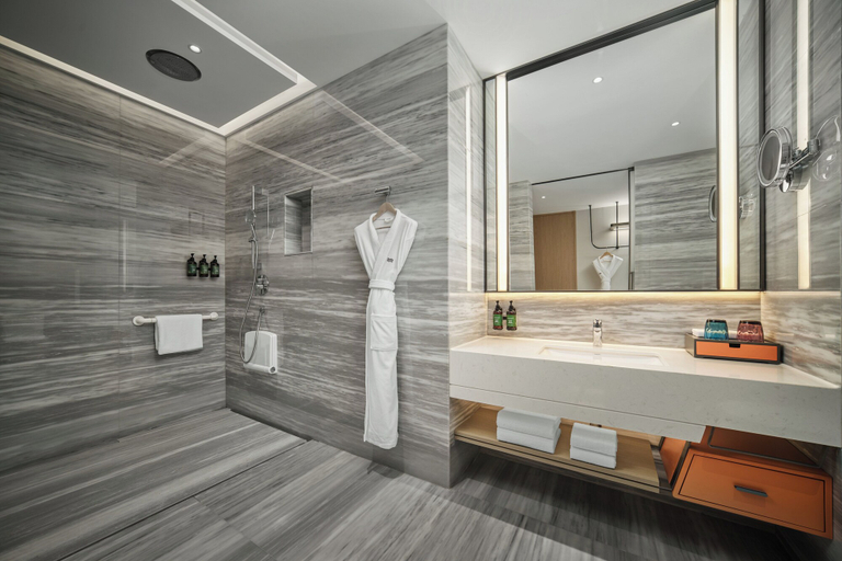 Bathroom 5, Crowne Plaza ZHONGSHAN TORCH HIGH-TECH ZONE by IHG, Zhongshan