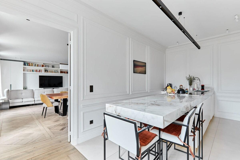 4, Incredible Apartment Etoile Porte Maillot, Paris