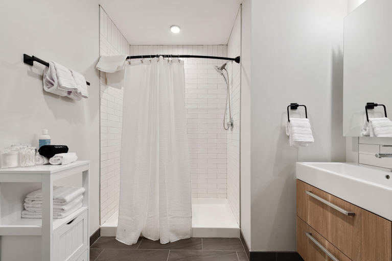 Room 2, Group Stay 3 Modern 2BR Units Great Amenities, Cook