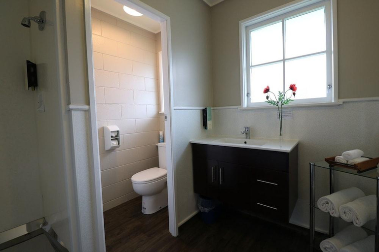 Bathroom 4, Boundary Court Motor Inn, Hamilton