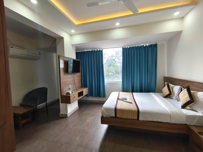 Bedroom 2, Gayathri Metro Deluxe Rooms, Bangalore