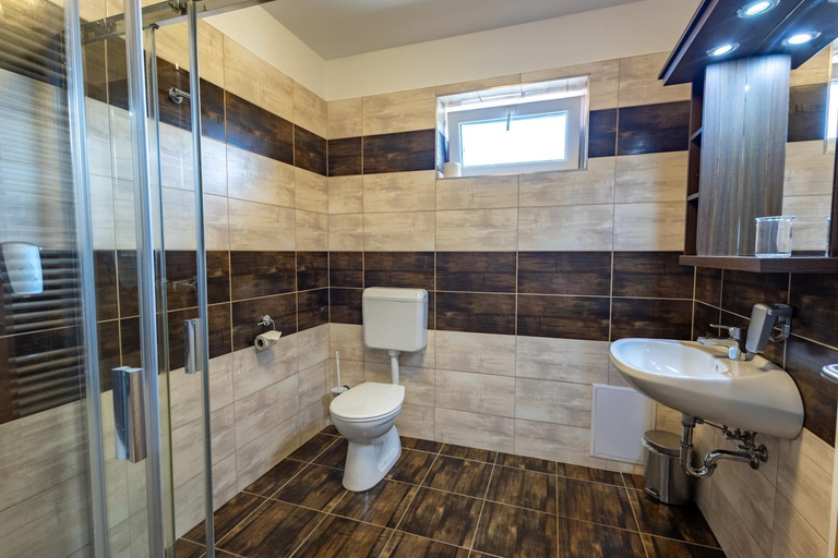 Bathroom 3, Frisko Panzio, Nagykanizsai/Zalakaros