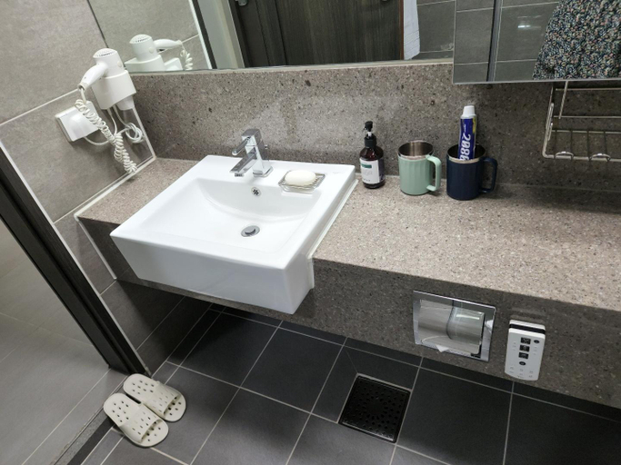 Bathroom 3, Heaundae beach 2room / Netflix / Beach room (2/17), Haeundae