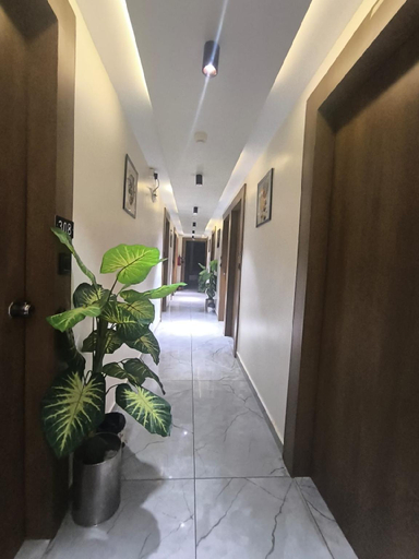 Public Area 2, Hotel Royal Villa, Ahmadabad