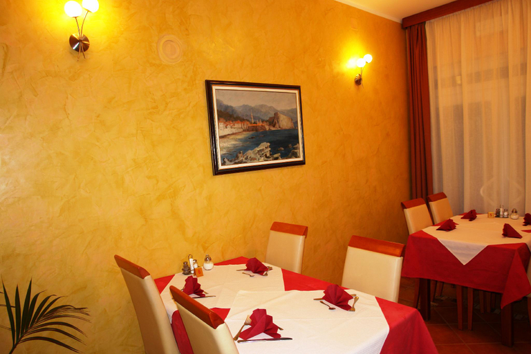 Food & Drinks 5, Hotel Fineso