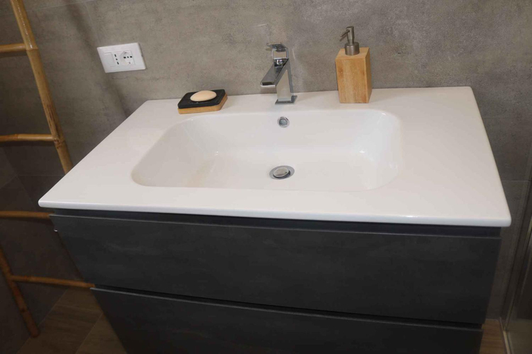 Bathroom, Apartment in Cola near Thermal Park  Lake, Verona