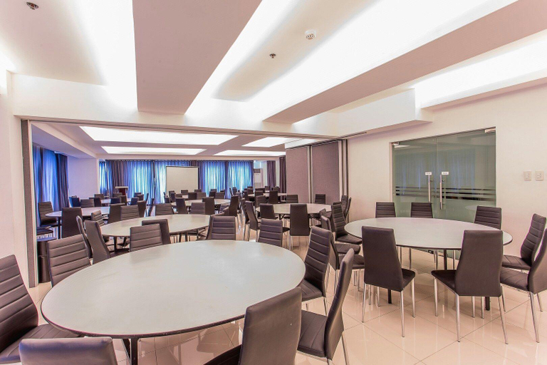 Food & Drinks 5, Y2 Residence Hotel Managed By HII, Makati City