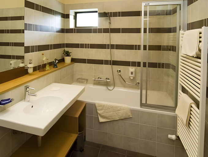Bathroom 4, Jankovich Hotel, Dunaújváros