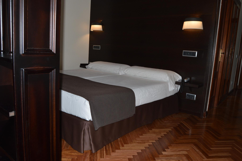 Bedroom 3, Hotel La Arquera, Asturias