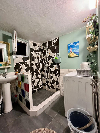Bathroom 3, Almadovarhouse, Batumi