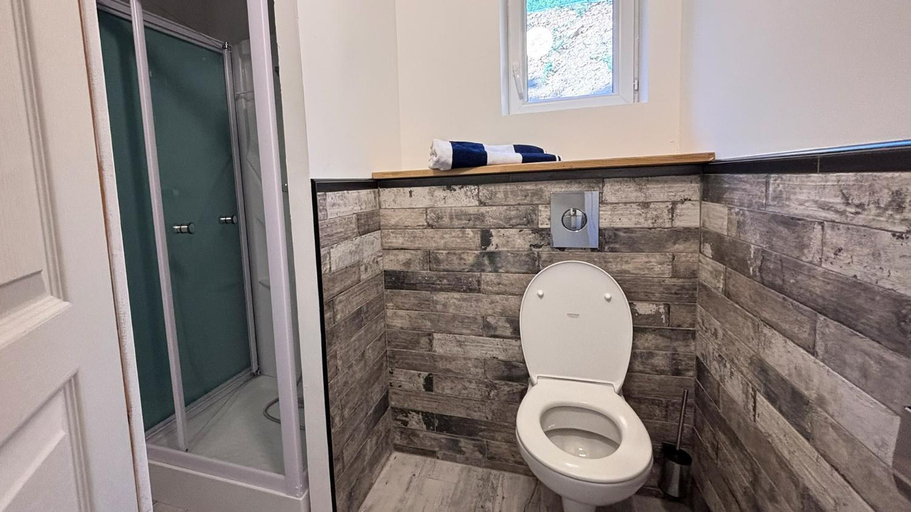 Bathroom 2, Camping Rives du Lac de Sainte Croix, Var