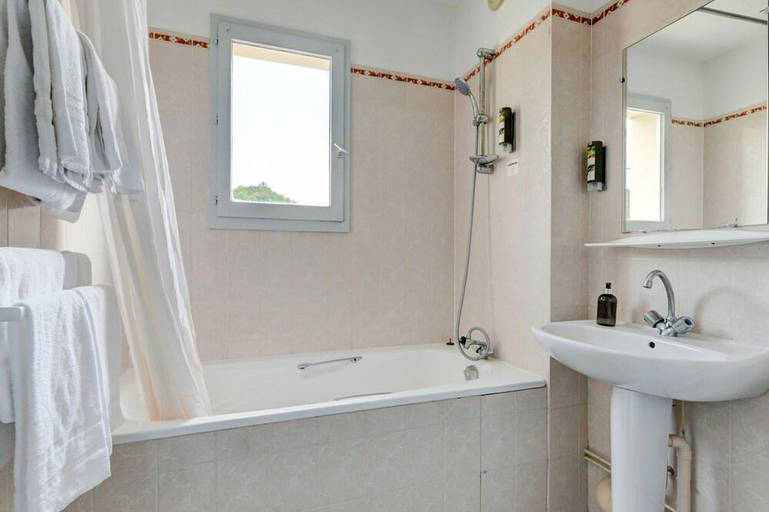 Bathroom 4, Logis L'Auberge De L'Etable, Pyrénées-Atlantiques