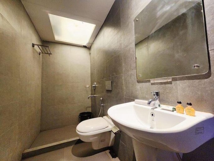 Bathroom 4, Hotel The Crest, Kolkata