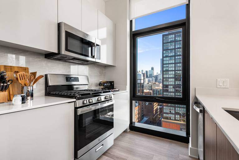 Private kitchen, West Loop Charm Dining Nightlife Balcony, Cook
