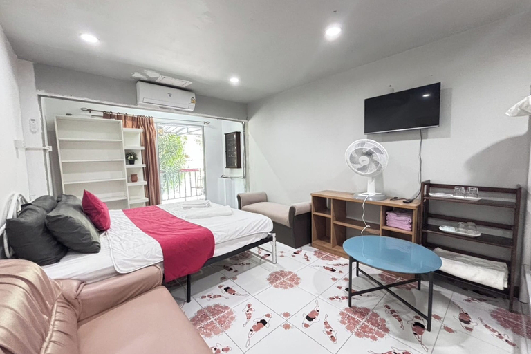 Room 4, Sunshiny-BB Hostel near Punnavithi BTS station, Bang Na
