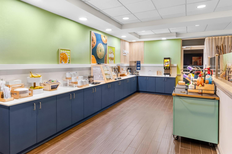 Food & Drinks 5, Dothan East Inn & Suites, Houston