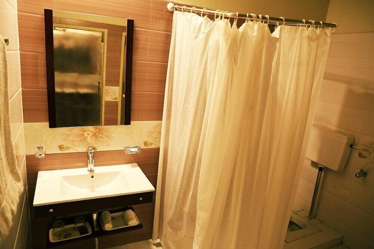 Bathroom 3, Hotel Marco Polo, Lahore