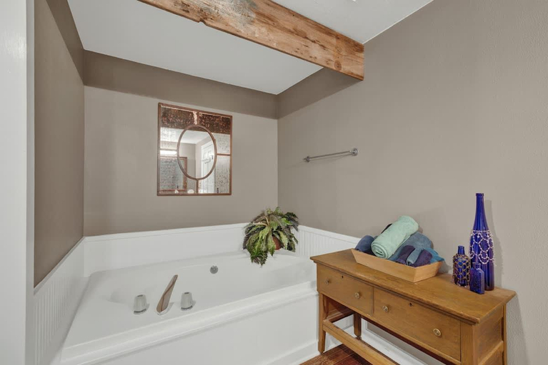Bathroom 3, Texas Two Step Guesthouse, Gillespie