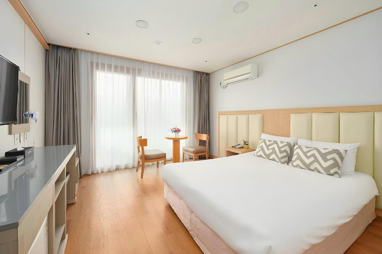 Bedroom 3, Shinshin Hotel Jeju City, Jeju