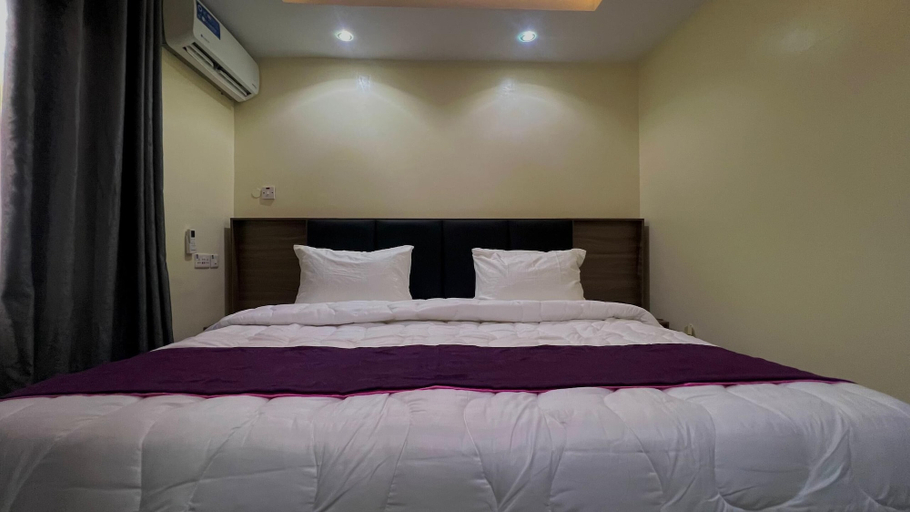 Living area 2, Debayview Hotel, Oshimili South