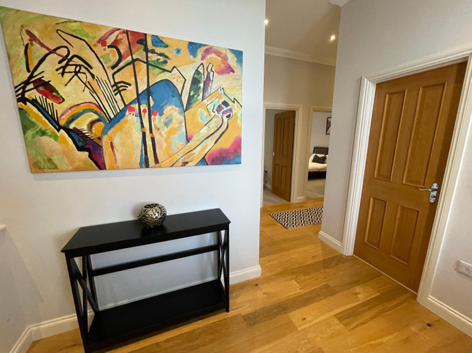 Others 5, Travaal - 2 Bed Serviced Apartment Farnborough, Hampshire
