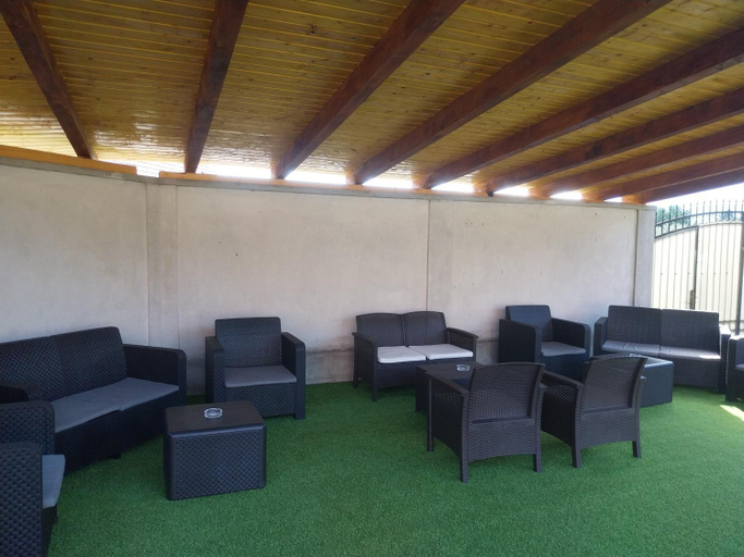 Food & Drinks, Serena House, Cartisoara
