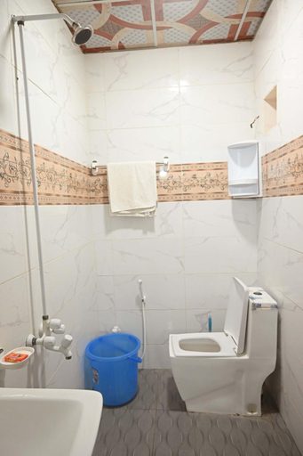 Bathroom 3, Clifton Inn Guest House, Karachi