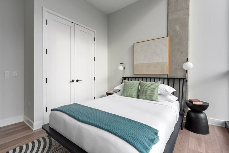 Room 5, Skyline Penthouse Duo 6 Bedrooms for Large Groups, Cook