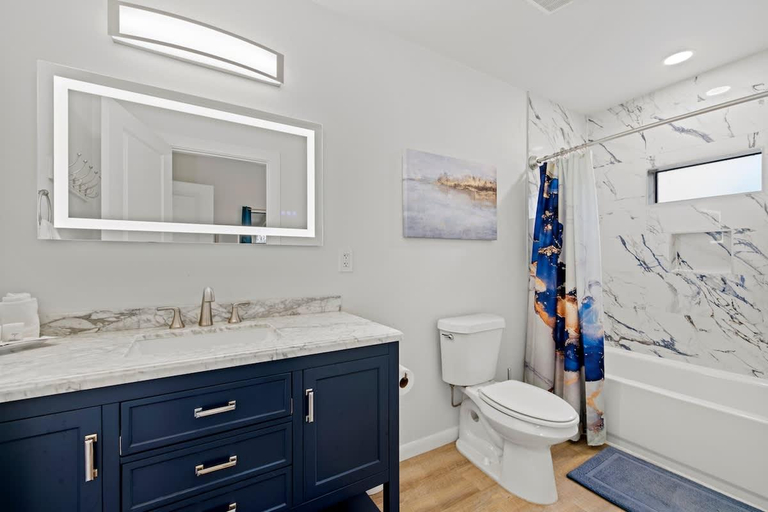 Bathroom 3, Rivers Edge Cottages with Hot Tub, Gillespie