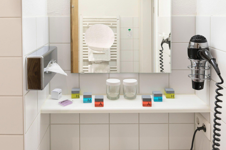 Bathroom 5, AMH Airport-Messe-Hotel Stuttgart, Esslingen