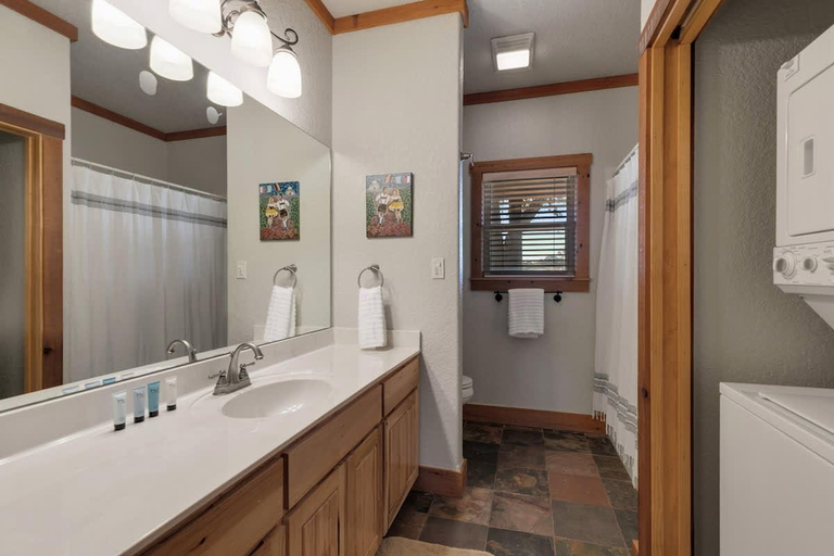 Bathroom 2, Ranch Retreat Creek View - Pool Table and Fire Pit, Gillespie