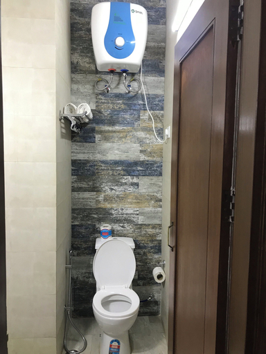 Bathroom 3, Tatvamasi Homestay, Delhi
