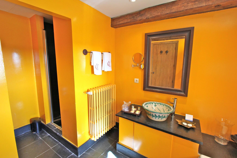 Bathroom 5, Castillo del Buen Amor, Salamanca