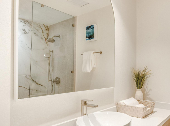 Bathroom 3, Fort George Hotel & Spa