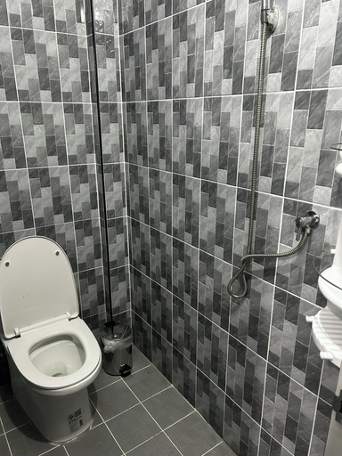 Bathroom 3, Munchies Bed&Breakfast, Wattana