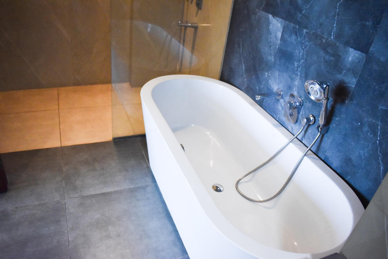 Bathroom, MM Continental Hotel, Ambala
