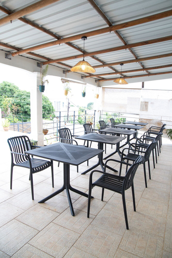 Others 5, Casa Maria, Black River