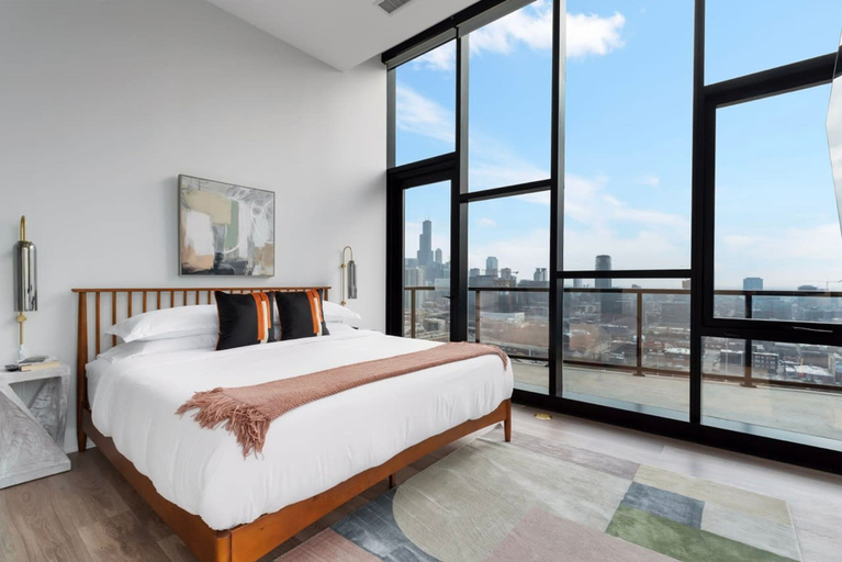 Room 3, Skyline Penthouse Duo 6 Bedrooms for Large Groups, Cook