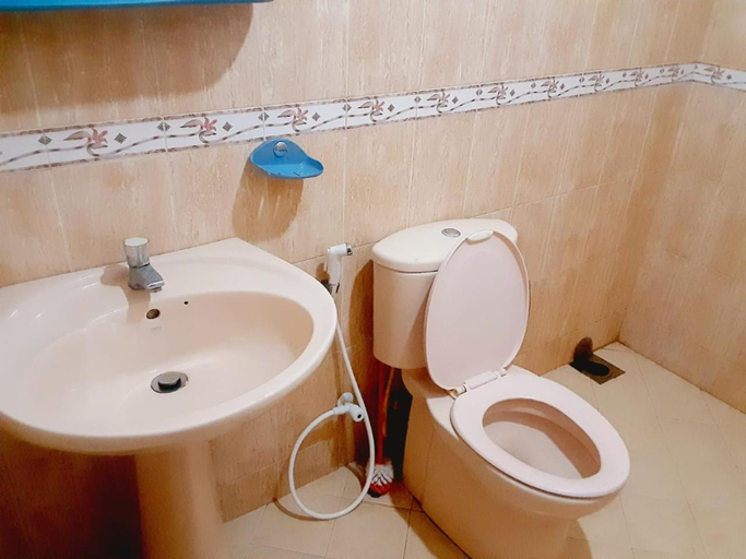 Bathroom, Mount House Hotel, Dickwella