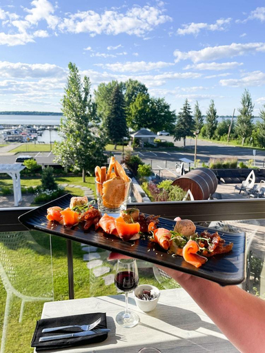 Food & Drinks 5, Hotel de la Rive, Le Bas-Richelieu
