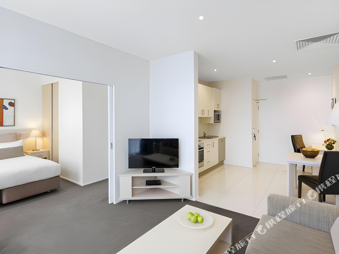 Bedroom 3, Oaks Melbourne on Lonsdale Suites, Melbourne
