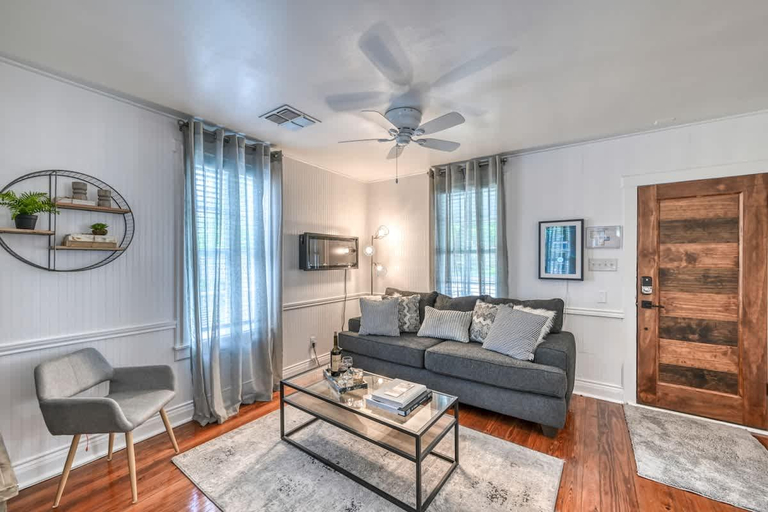 Separate living room 3, Charming Cottage Near Main with Patio&FirePit!!, Gillespie