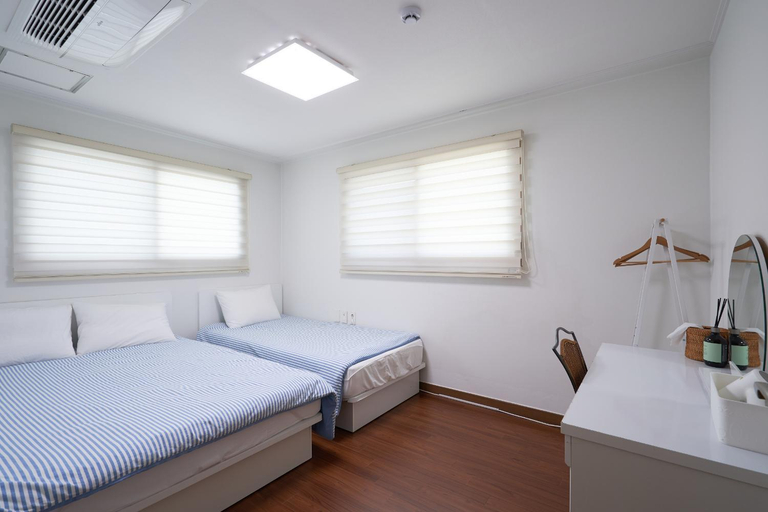 Bedroom 2, Haevichi Private Pension, Seogwipo