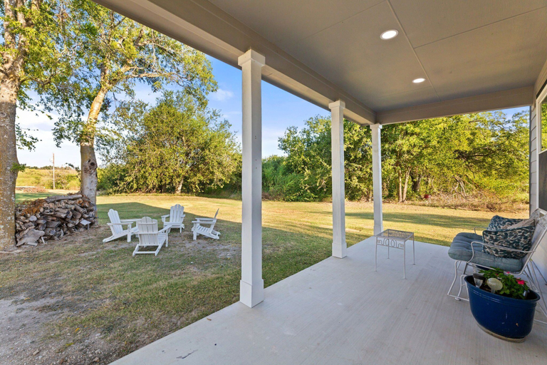 Terrace/patio 3, Brand New - Romantic 1BR Chateau on 5 Acres Near Samsung in Taylor, Williamson