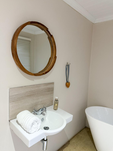 Bathroom 3, InniBos Marloth Park, Ehlanzeni